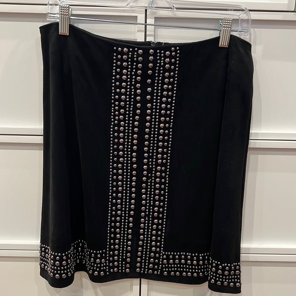 18” skirt. 31” waist   Back with inv zipper